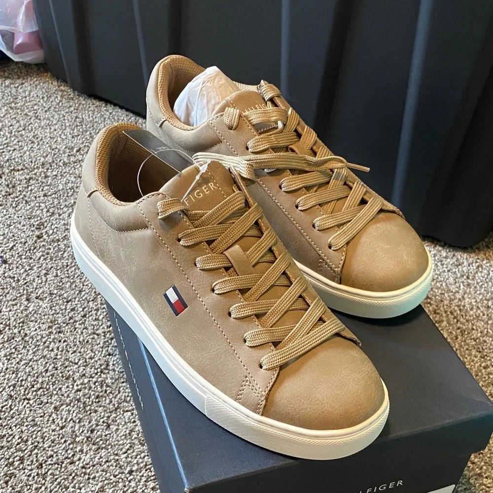Tommy Hilfiger Men’s Taupe Low-Top Sneakers